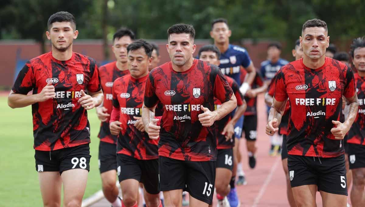 Fabiano Beltrame (tengah) pada Latihan Persis Solo sebagai persiapan jelang putaran kedua Liga 1 2022-2023.
