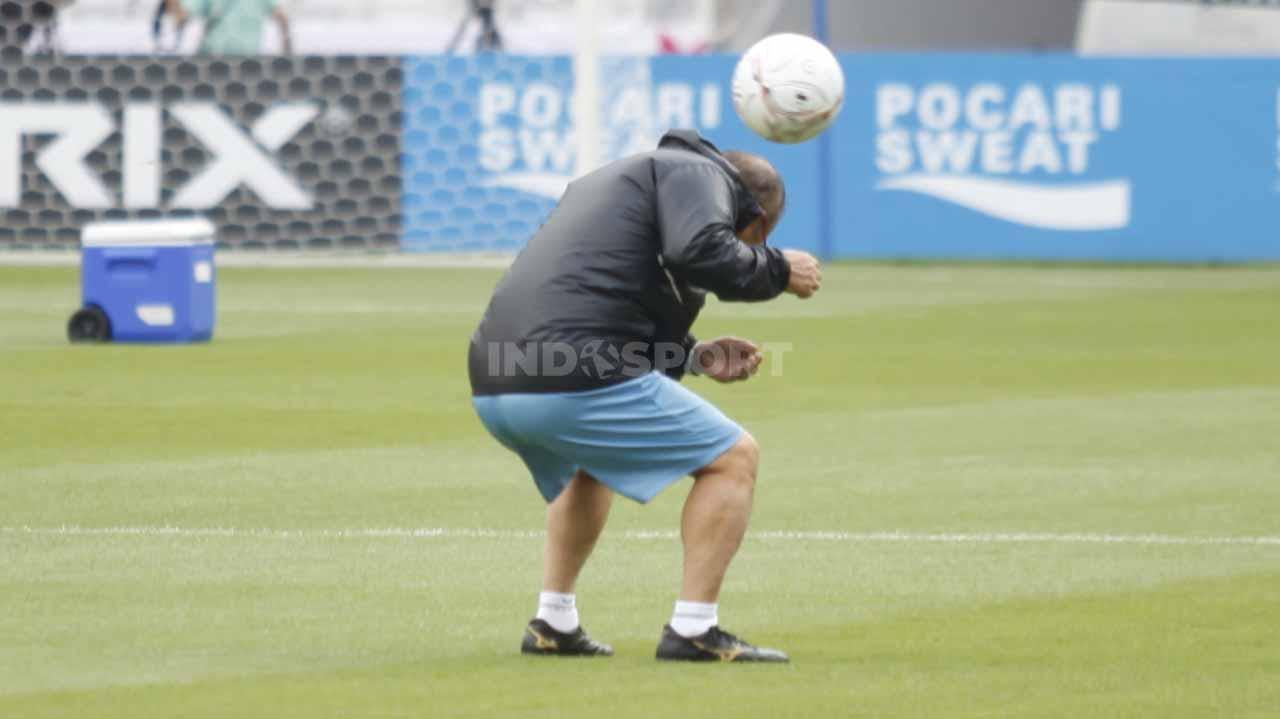 Pelatih The Golden Star, Park Hang-seo, mengikuti gaya Shin tae-yong usai hasil final leg pertama Piala AFF 2022 antara Vietnam vs Thailand.