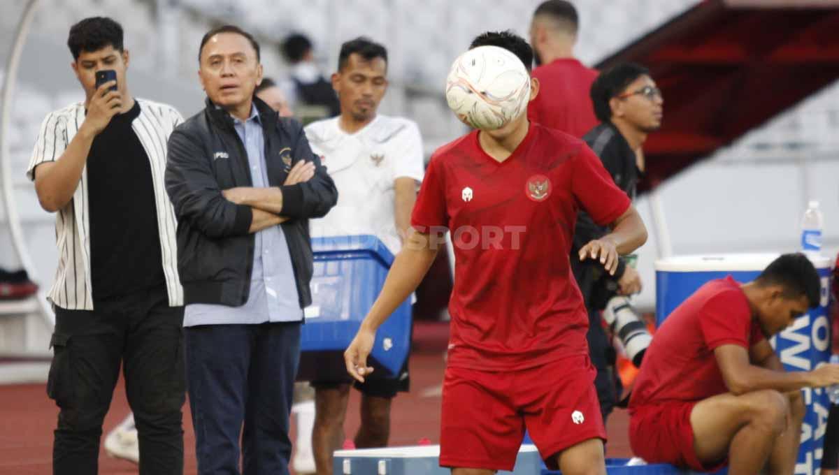 Official training Timnas Indonesia jelang laga babak semifinal Piala AFF 2022 melawan Vietnam di stadion GBK, Kamis (05/01/23).