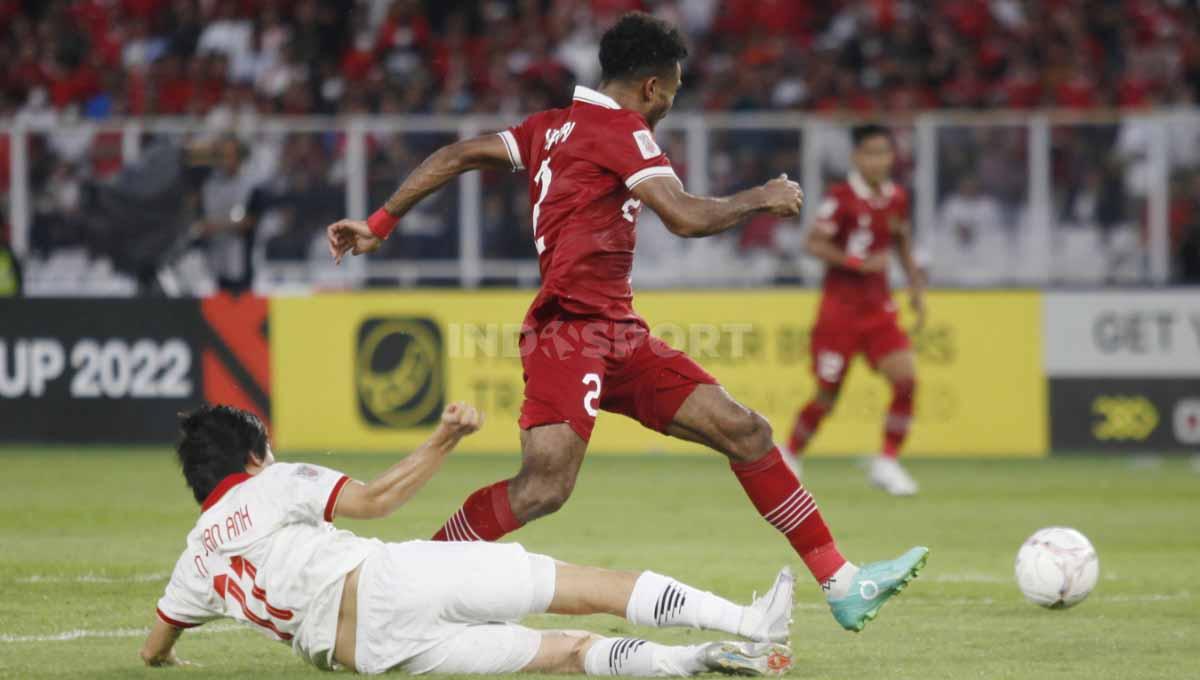 Yakob Sayuri gagal memanfaatkan peluang di depan gawang Vietnam pada laga leg pertama semifinal Piala AFF 2022 antara Timnas Indonesia vs Vietnam di Stadion GBK, Jumat (06/01/23).