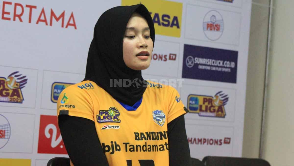 Pemain voli dari tim Bandung BJB Tandamata, Wilda Siti Nurfadhilah akan segera menikah dengan Doni Haryono. - INDOSPORT
