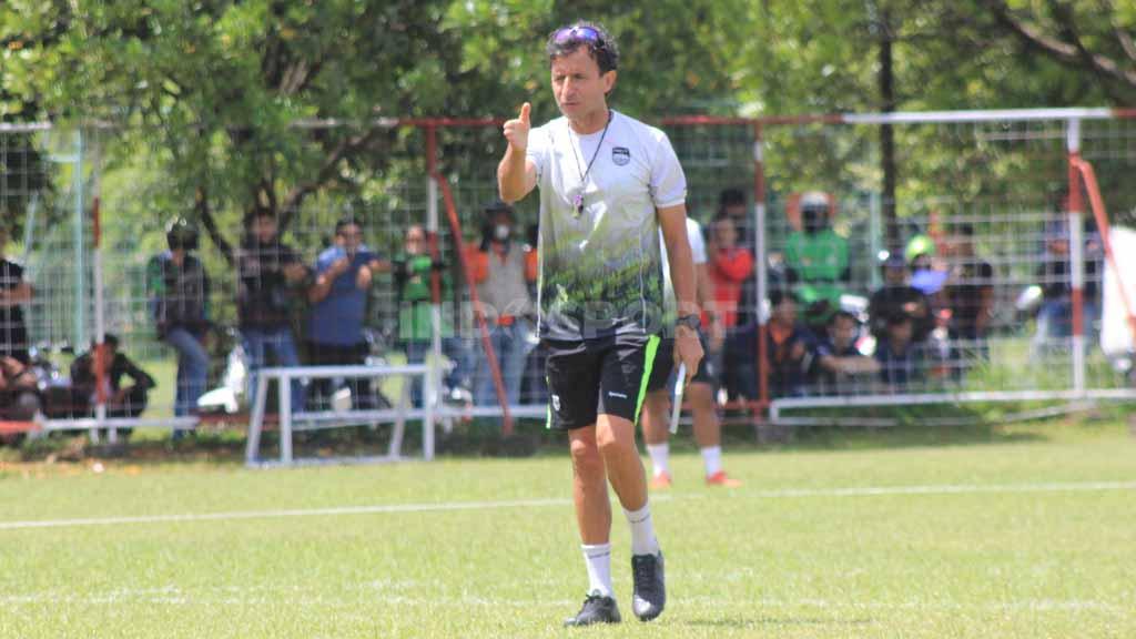 Pelatih Persib Bandung, Luis Milla.