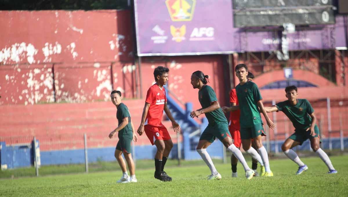 Persik Kediri langsung memusatkan fokusnya untuk menghadapi Bhayangkara FC pada lanjutan pekan ke-19 Liga 1 di Stadion Wibawa Mukti, Kamis (19/01/23). - INDOSPORT