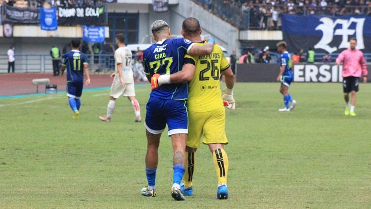 Persib Bandung menghadapi Persija Jakarta, pada pertandingan tunda pekan ke-11 Liga 1 2022-2023 di Stadion Gelora Bandung Lautan Api (GBLA), Kota Bandung, Rabu (11/1/23).