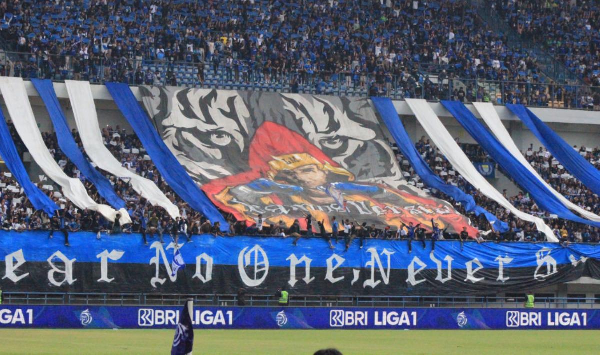 Pertandingan tunda Liga 1 antara Persib Bandung melawan Persija Jakarta di Stadion GBLA, Rabu (11/01/2023).