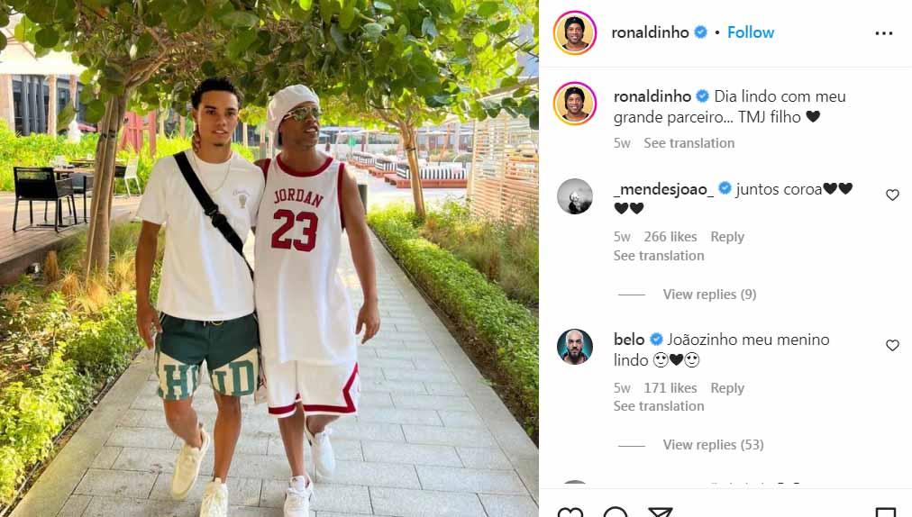 Ronaldinho dan putranya, Joao Mendes de Assis Moreira. Foto: Instagram@ronaldinho.