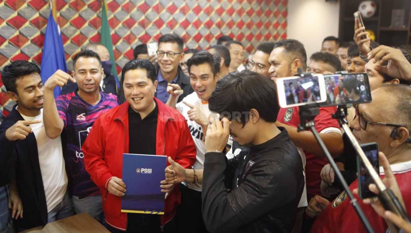 Direktur PT Persib Bandung Bermartabat (PBB), Teddy Tjahjono, memastikan Erick Thohir memiliki rekam jejak yang jelas dan aktif di sepak bola Indonesia. - INDOSPORT