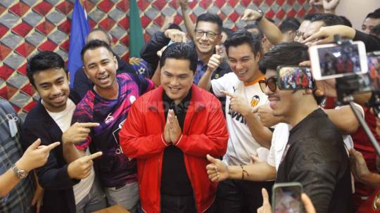 Erick Thohir resmi daftarkan diri sebagai calon Ketum PSSI periode 2023-2027 didampingi Raffi Ahmad (RANS Nusantara), Atta Halilintar (FC Bekasi), Teddy Tjahjono (Persib), Kaesang Pangarep (Persis) di kantor PSSI GBK Arena, Minggu (15/01/23).