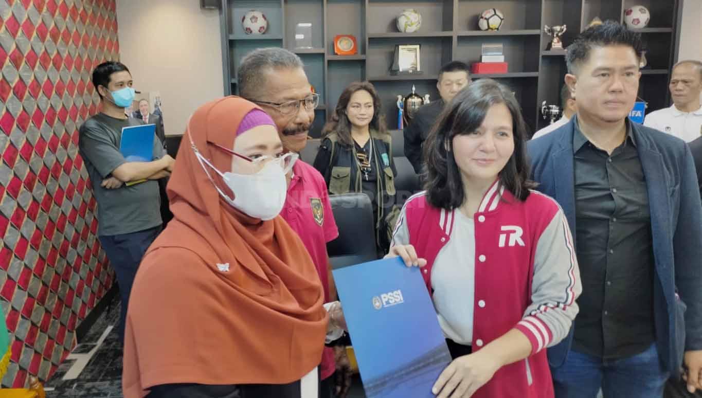 Mantan Sekjen PSSI, Ratu Tisah mencalonkan diri sebagai Wakil Ketua Umum PSSI periode 2023-2027 di GBK Arena, Minggu (15/01/23)
