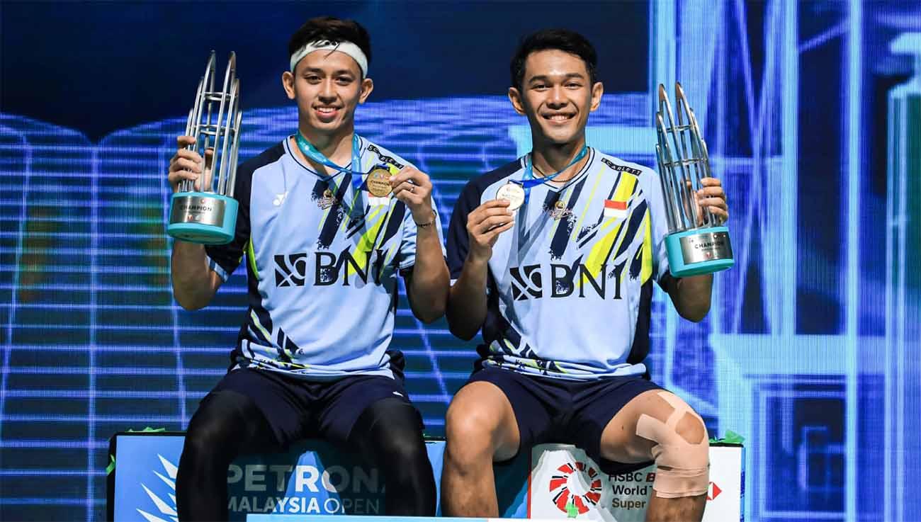 Pasangan ganda putra Indonesia, Fajar Alfian/Muhammad Rian Ardianto di podium juara Malaysia Open 2023. (Foto: PBSI) - INDOSPORT