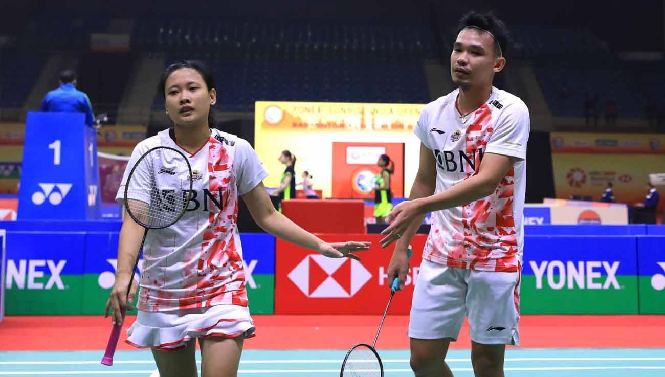 Tangis Pitha Haningtyas Mentari langsung pecah di lapangan begitu menyudahi laga perdana Swiss Open 2023 dengan kemenangan atas Dejan/Gloria. (Foto: PBSI)