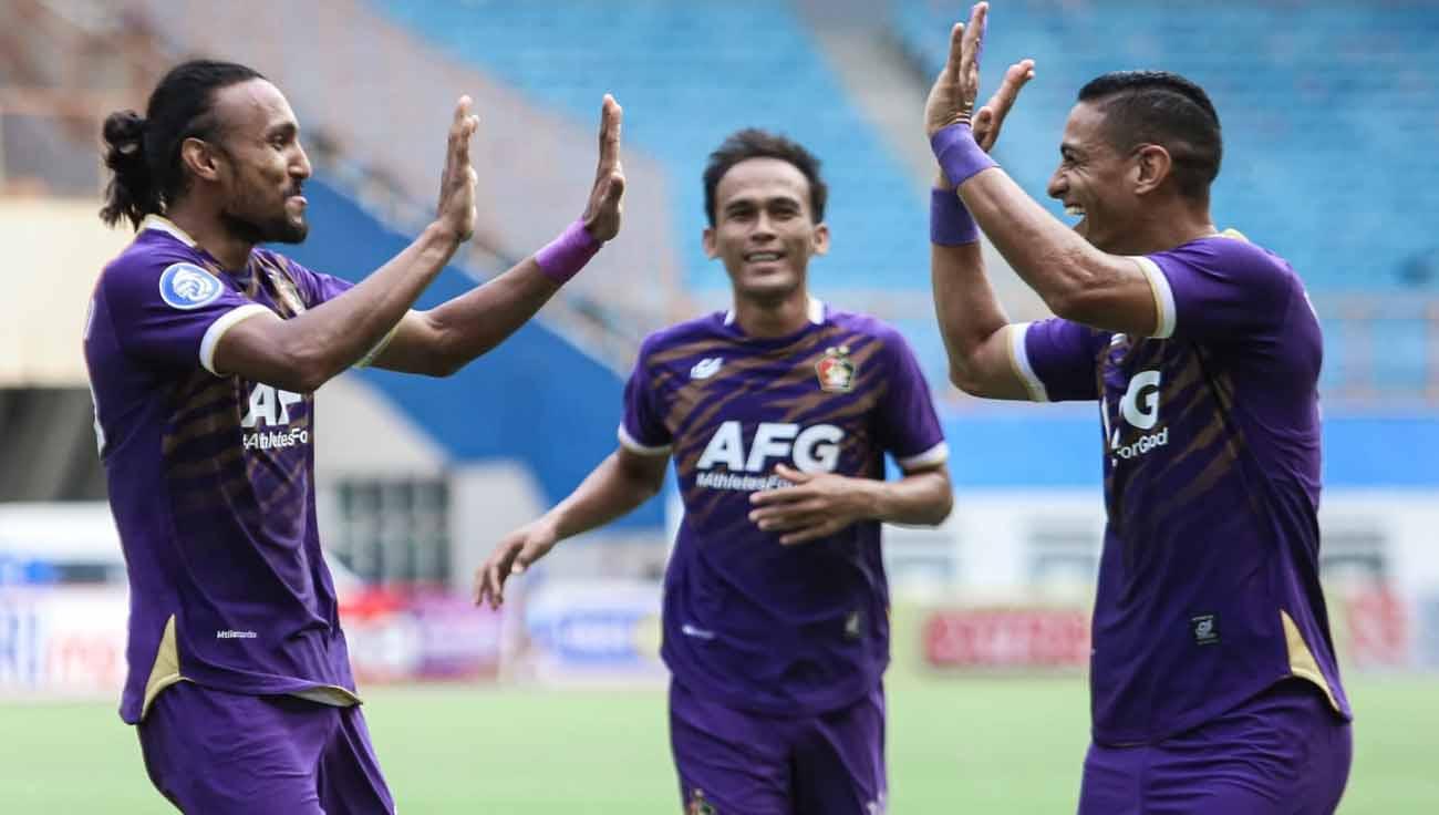 Selebrasi pemain Persik, Rohit Chand dan Renan Silva di BRI Liga 1.