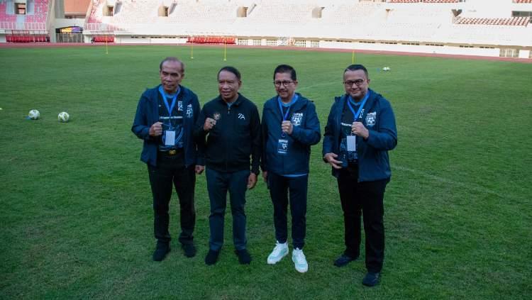 Menteri Pemuda dan Olahraga, Zainudin Amali, mengikuti perkembangan Papua Football Academy.