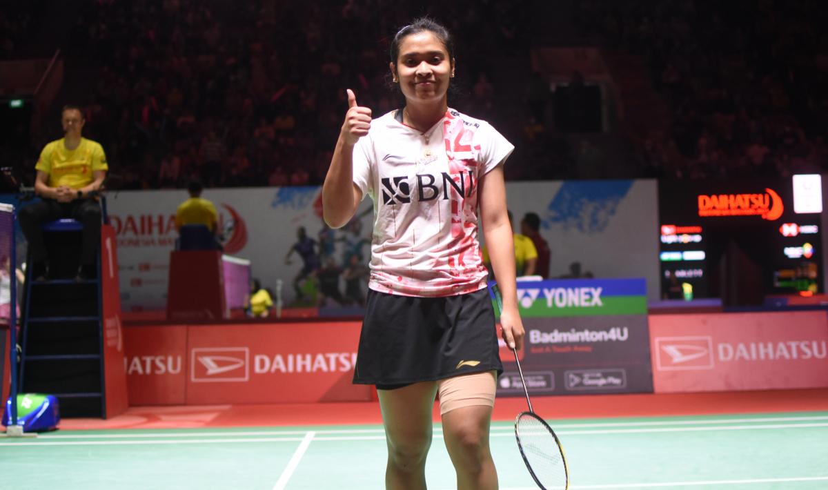 Gregoria Mariska memenangkan laga pertama di All England 2023 sektor ganda putri pada Selasa (14/03/23) dengan melucuti Line Kjaersfeld 21-15, 21-12, dan 22-20.