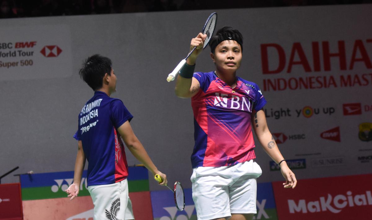 Comeback di French Open 2023 usai rehat sejenak karena cedera betis kanan, Apriyani Rahayu disambut 'romantis' alias manis Wang Chi-lin.