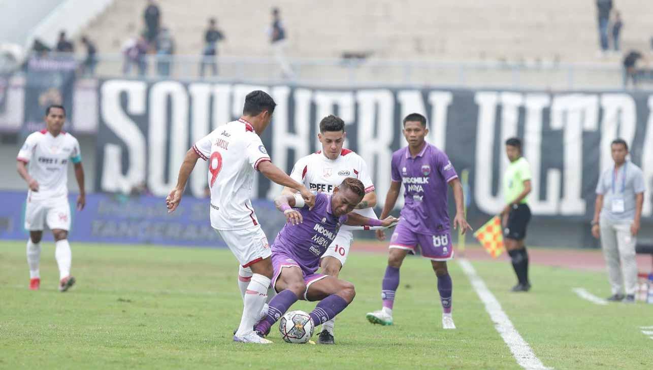 Persita Tangerang melawan Persis Solo di Indomilk Arena, Sabtu (28/1/23). (Foto: Persis Solo)