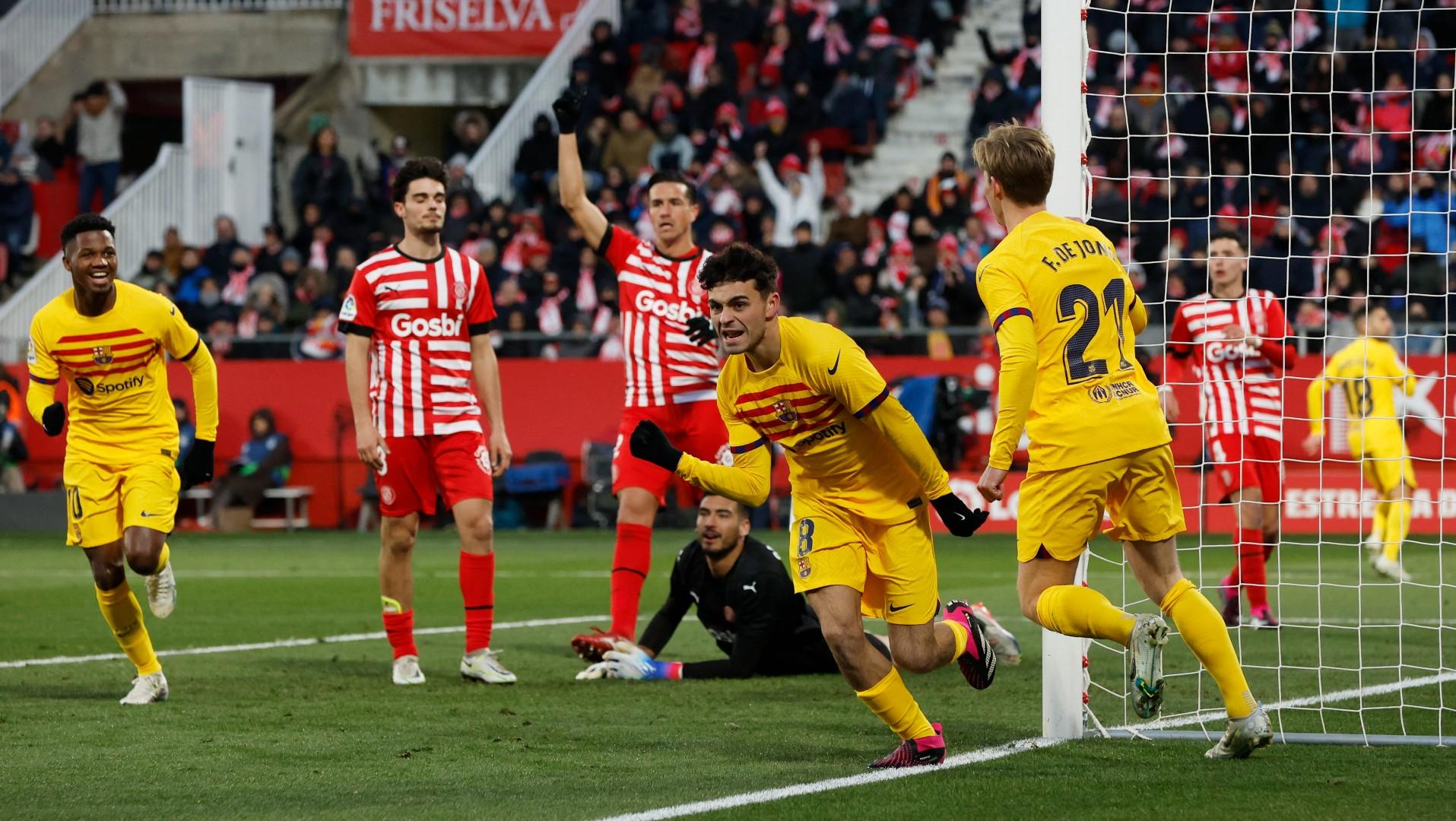 Klub Liga Spanyol (LaLiga), Barcelona, akan menumbalkan dua wonderkidnya untuk mendatangkan pendamping Robert Lewandowski di lini depan. REUTERS/Albert Gea - INDOSPORT
