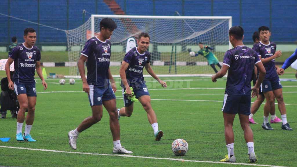 Pertandingan Liga 1 2022-2023 antara PSIS Semarang vs Persib Bandung akan digelar di Stadion Jatidiri, Selasa (31/01/23). Foto: Arif Rahman/INDOSPORT.