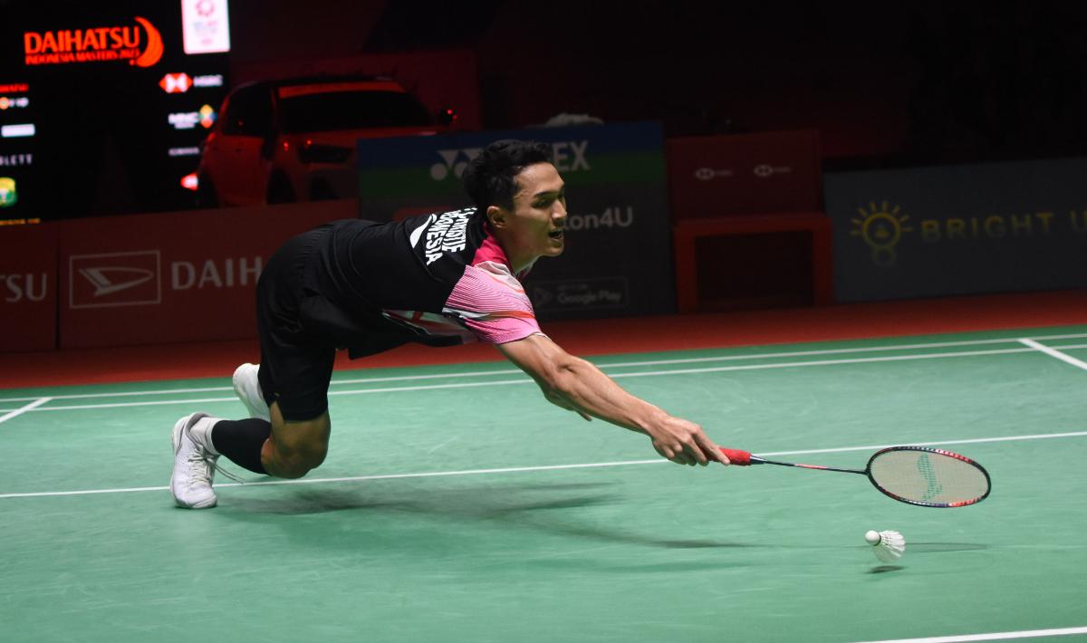 Pebulutangkis Indonesia, Jonatan Christie berhasil menjadi juara sektor tunggal putra Indonesia Masters 2023 mengalahkan rekan senegaranya Chico Aura Dwi Wardoyo di Istora Senayan, Minggu (29/01/23). - INDOSPORT