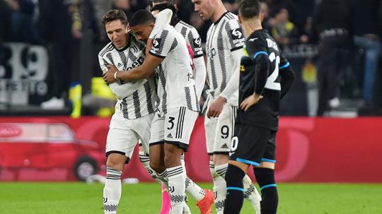 Ekspresi bahagia para pemain Juventus usai cetak gol ke gawang Lazio di Coppa Italia.