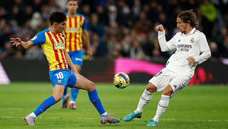 Pemain kunci, seperti Karim Benzema dan Eder Militao, mulai bertumbangan, klub Liga Spanyol (La Liga), Real Madrid, hadapi risiko besar relakan gelar juara. - INDOSPORT