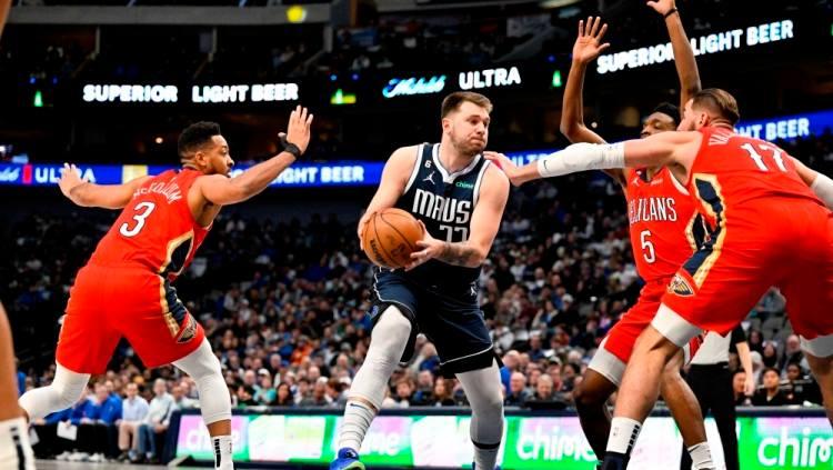 Luka Doncic di laga NBA Dallas Mavericks vs New Orleans Pelicans, Kamis (02/03/23) waktu setempat. Foto: Jerome Miron-USA TODAY Sports via REUTERS.