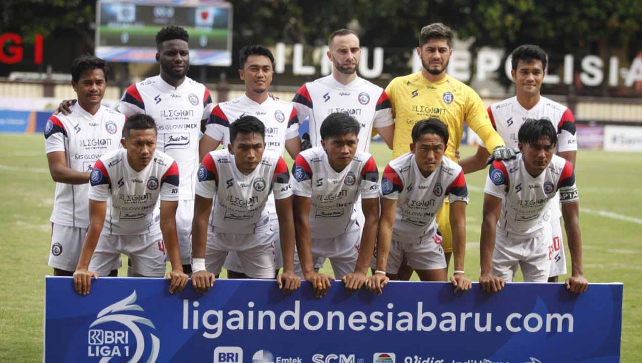 Starting eleven Arema FC saat melawan PSM Makassar pada laga lanjutan Liga 1 di Stadion PTIK, Jakarta, Sabtu (03/02/23).