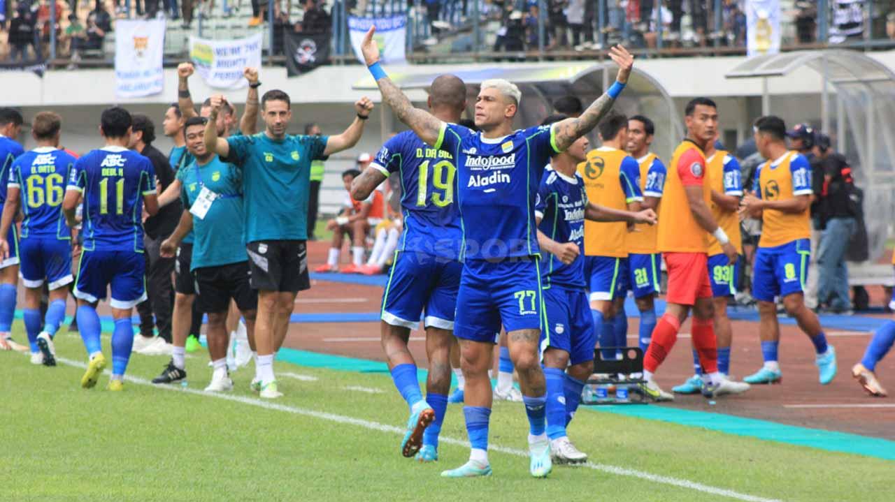 Selebrasi pemain Persib Bandung, Ciro Alves usai mencetak gol ke gawang PSS Sleman dalam laga Liga 1.