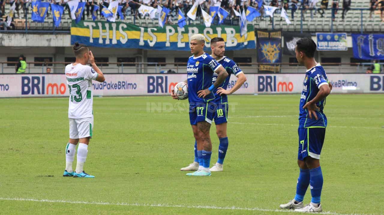 Pertandingan Persib Bandung menghadapi PSS Sleman di Stadion Gelora Bandung Lautan Api (GBLA), Kota Bandung, Minggu (05/02/23).