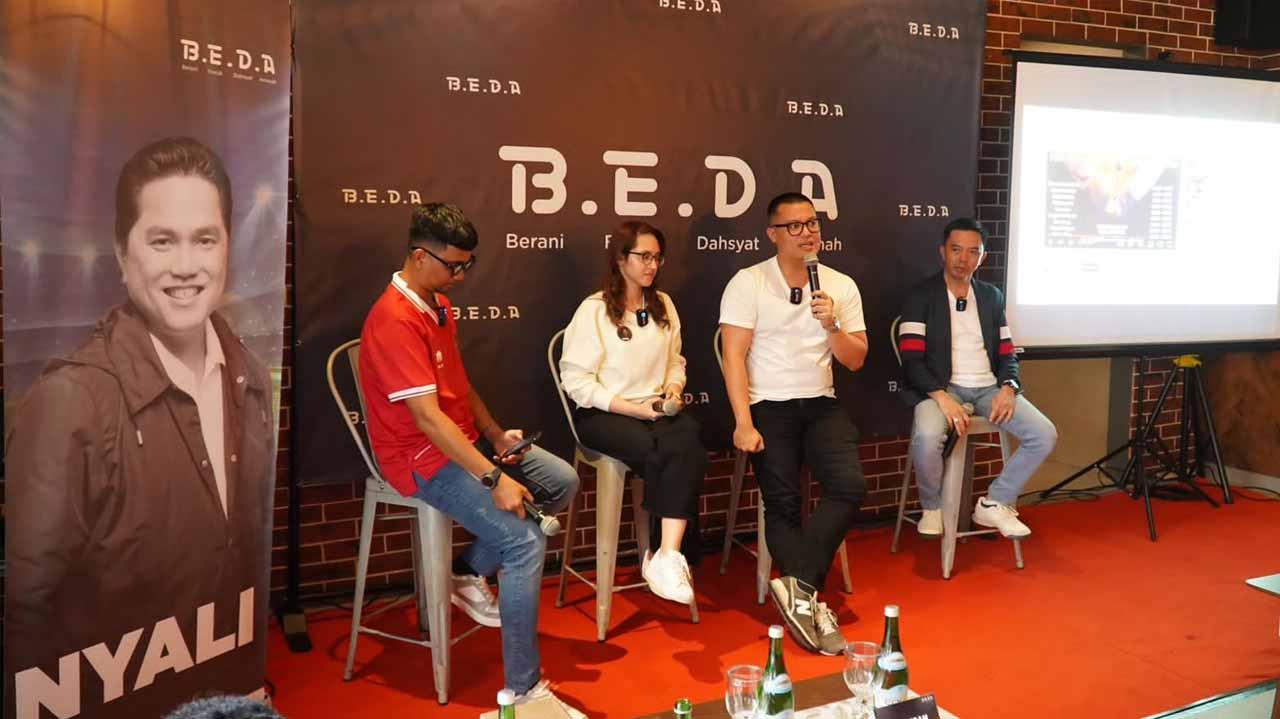 B.E.D.A mengadakan pertemuan dengan suporter sepak bola di banjarmasin untuk mendukung Erick Thohir menjadi Ketum PSSI Periode 2023-2027. (Foto: Humas B.E.D.A) - INDOSPORT