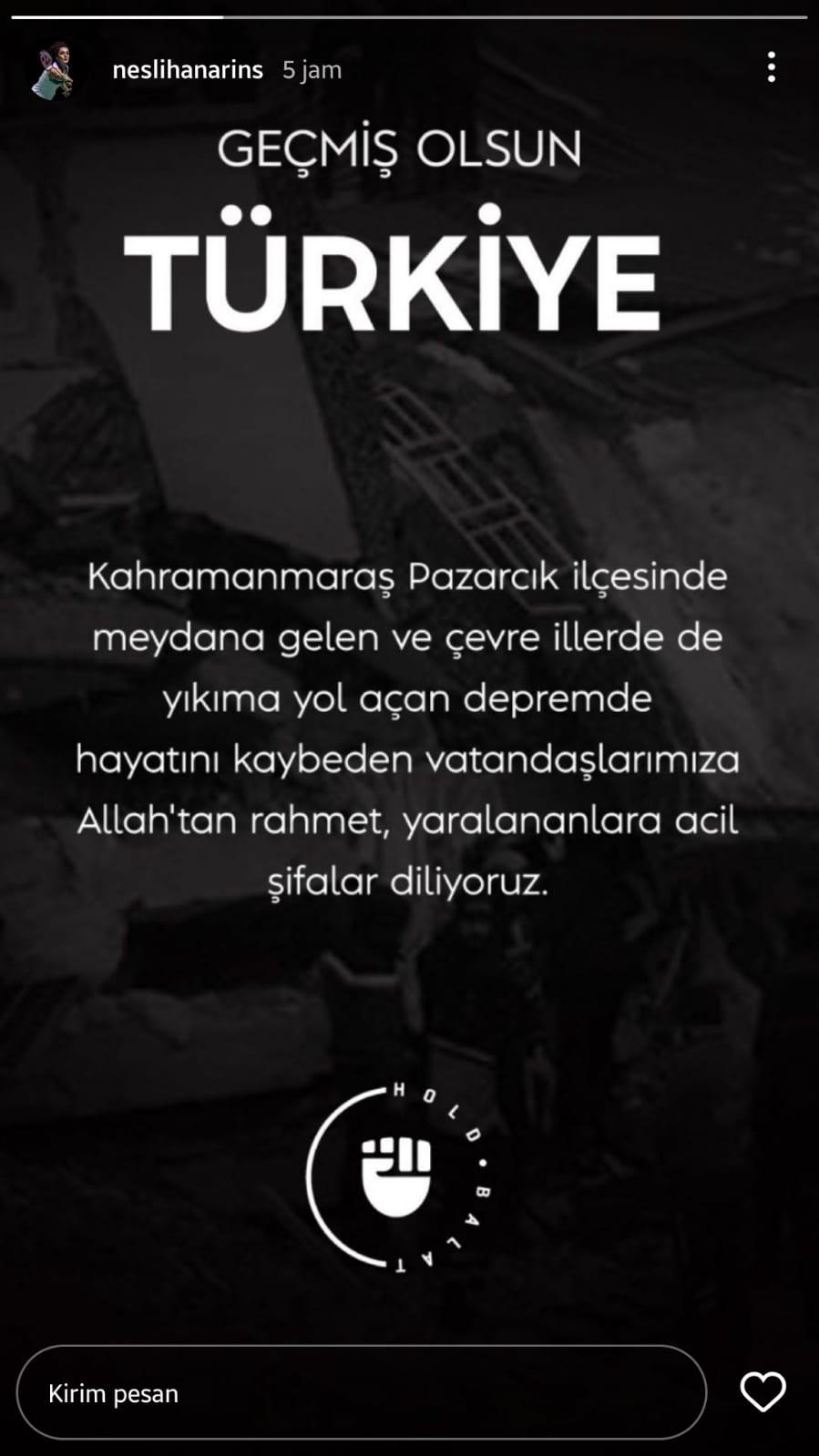 Pebulutangkis Neslihan Yigit panjatkan doa untuk korban gempa bumi di Turki Copyright: Instagram/@neslihanarins