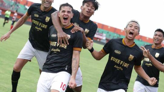 Selebrasi para pemain Persis Solo usai menceta gol ke gawang Madura United di laga BRI Liga 1. (Foto: Persis Solo)