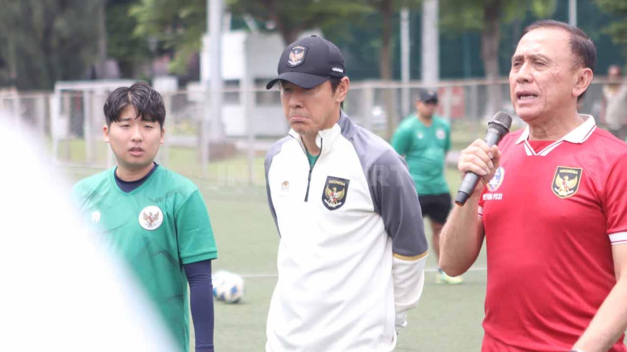 Mochamad Iriawan meminta Shin Tae-yong tetap melatih Timnas Indonesia.