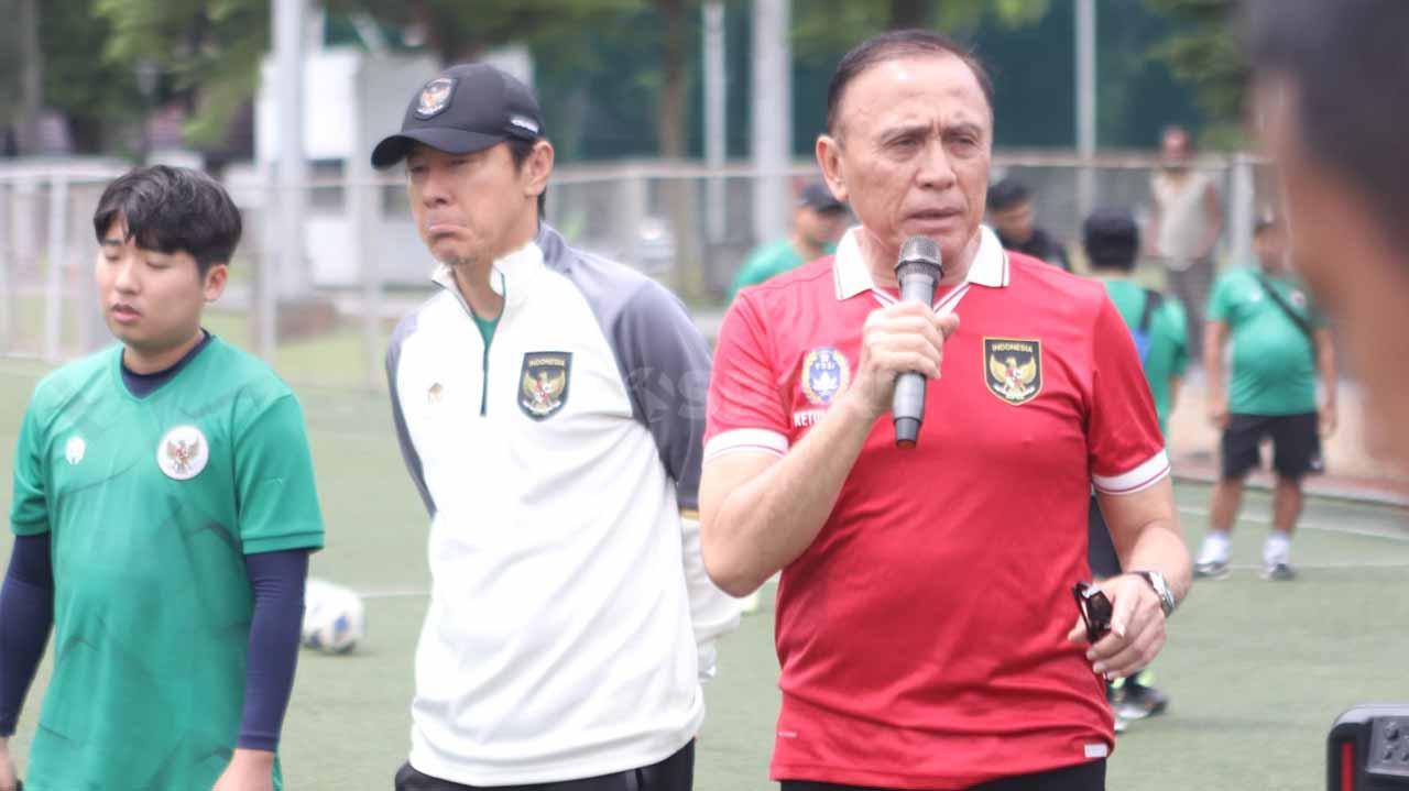 Mochamad Iriawan atau Iwan Bule kedapatan tampil di atas panggung dan menyanyikan lagu Rock n’ Roll usai tidak lagi menjabat sebagai Ketua Umum PSSI.