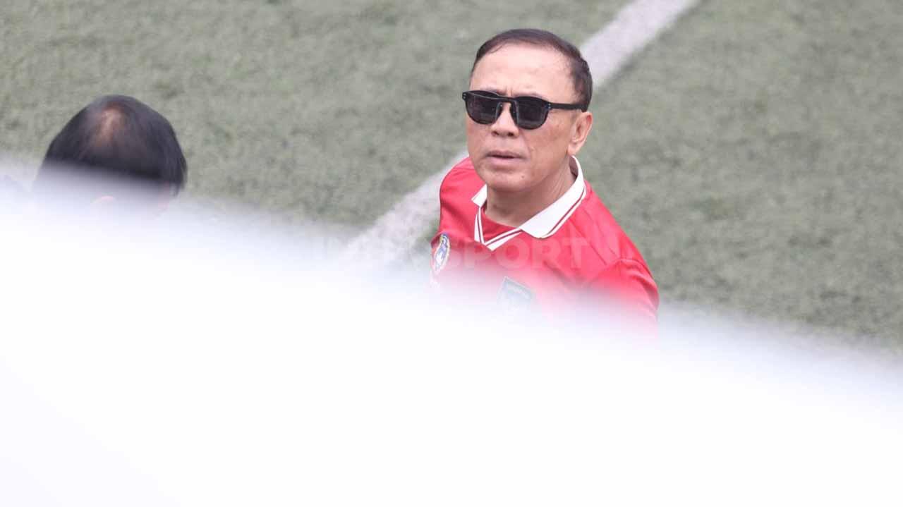 Ketum PSSI, Mochamad Iriawan saat mengunjungi latihan Timnas Indonesia U-20 di Lapangan C Senayan.