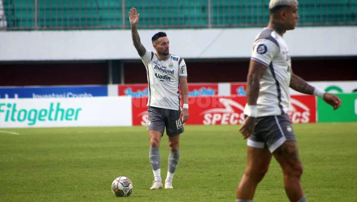 Gelandang Persib, Marc Anthony Klok, buka suara jelang laga melawan mantan timnya, PSM Makassar. Foto: Nofik Lukman Hakim/INDOSPORT.