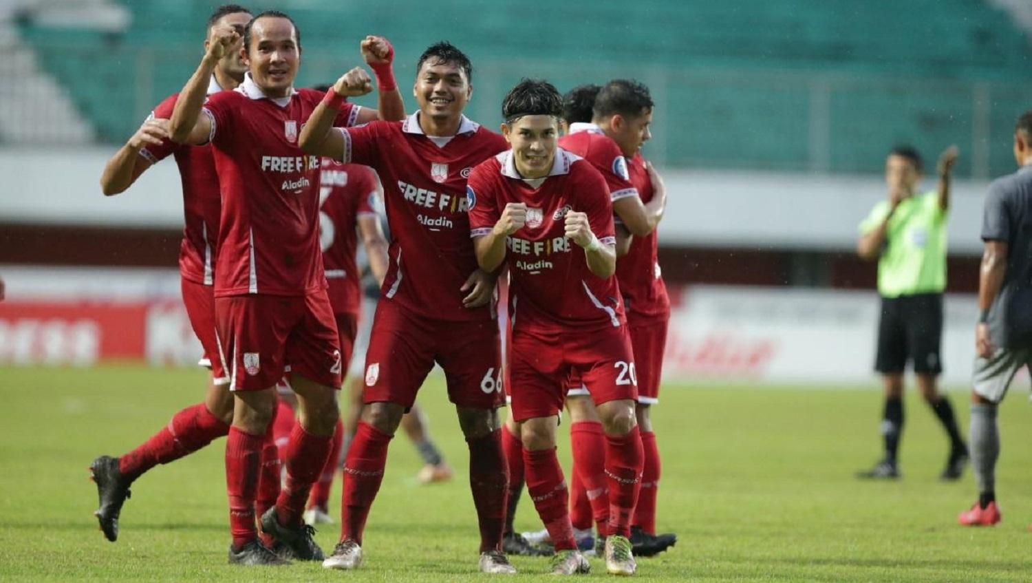 Selebrasi para pemain Persis Solo saat mencetak gol ke gawang Borneo FC di Liga 1. Foto: Persis Solo - INDOSPORT