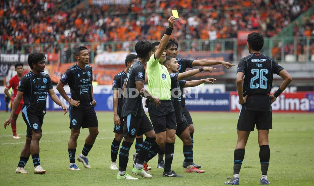 Pertandingan pada laga Liga 1 pekan ke-23 antara Persija Jakarta vs Arema FC di Stadion Patriot Bekasi, Minggu (12/02/23).