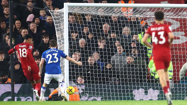 Cody Gakpo mencetak golnya di laga Liverpool vs Everton (14/02/23). (Foto: REUTERS/Carl Recine) - INDOSPORT