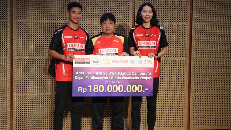 Ganda campura Indonesia, Dejan Ferdinansyah/Gloria Emanuelle Widjaja menerima bonus dari PB Djarum.