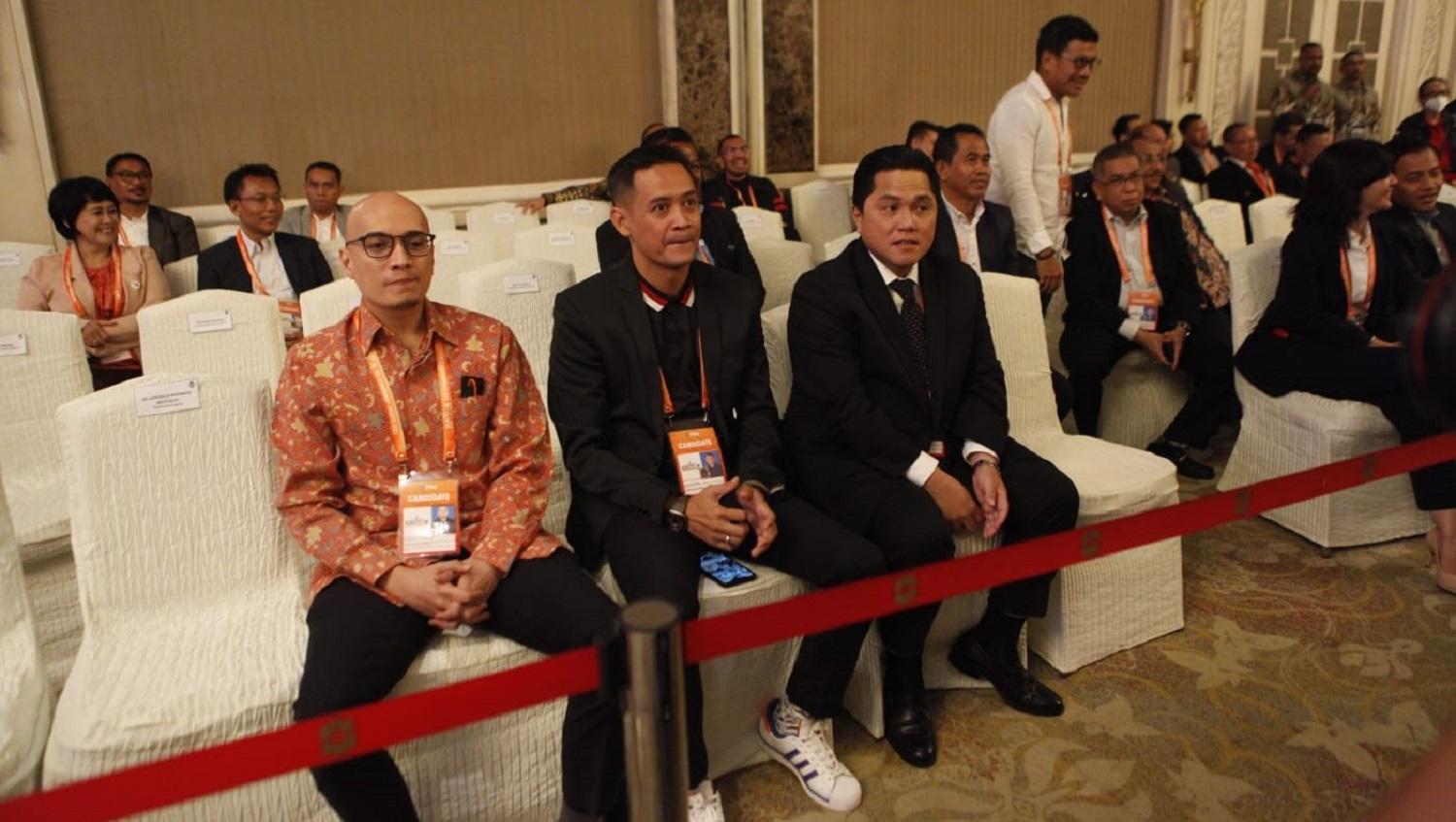Erick Thohir bersama dua calon ketum PSSI lain, Arif Putra Wicaksono dan Doni Setiabudi jelang KLB PSSI 2023.