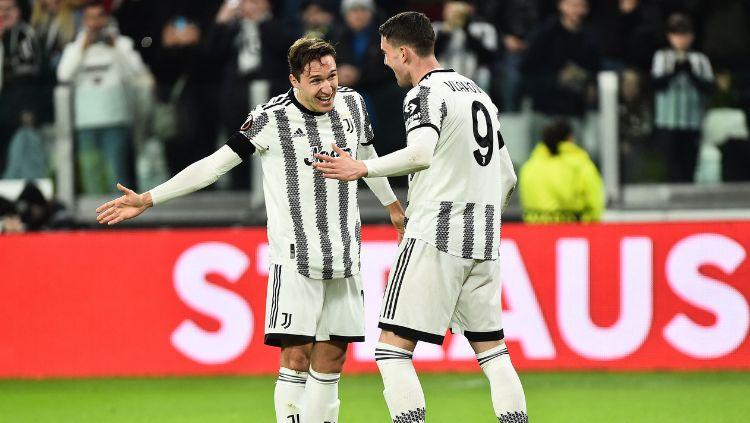 Dusan Vlahovic merayakan gol pertama Juventus dengan Federico Chiesa REUTERS-Massimo Pinca - INDOSPORT