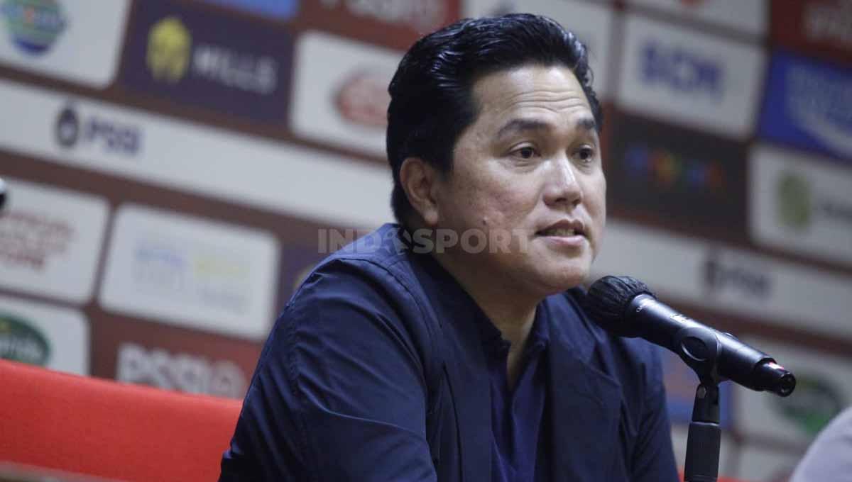 Ketua Umum PSSI, Erick Thohir saat hadir di Media Center GBK, Minggu (19/02/23).