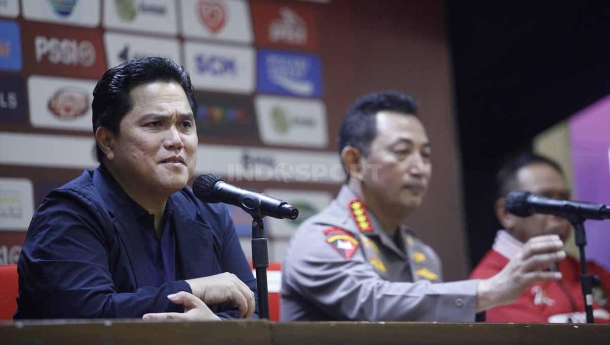 Ketua Umum PSSI Erick Thohir, pada acara presconference Penegakan Hukum Match Fixing di Media Center GBK, Minggu (19/02/23).
