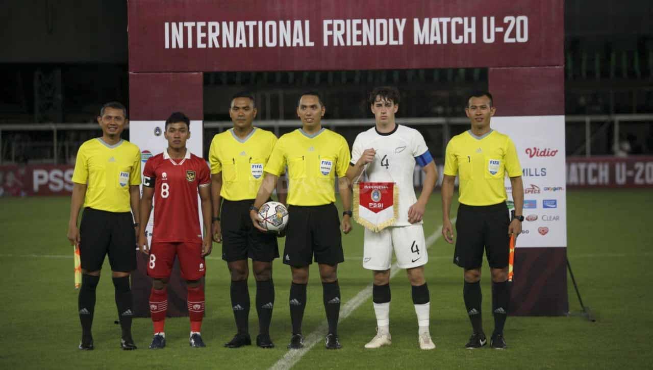 Pertandingan antara Timnas Indonesia U-20 melawan Selandia Baru pada Turnamen Mini yang digelar PSSI sebagai persiapan Piala Asia U-20 2023 di Stadion GBK, Minggu (19/02/23).