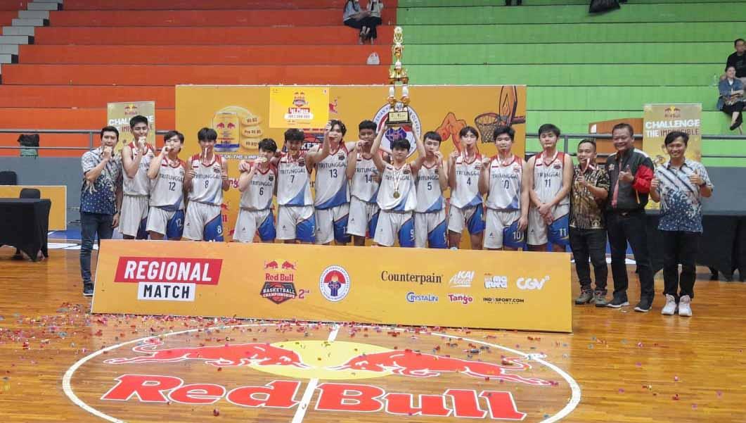 SMA Tritunggal Semarang berhasil mengunci gelar juara turnamen bola basket antar SMA/Sederajat, Red Bull Basketball Championship 2023 seri Jawa Tengah. - INDOSPORT