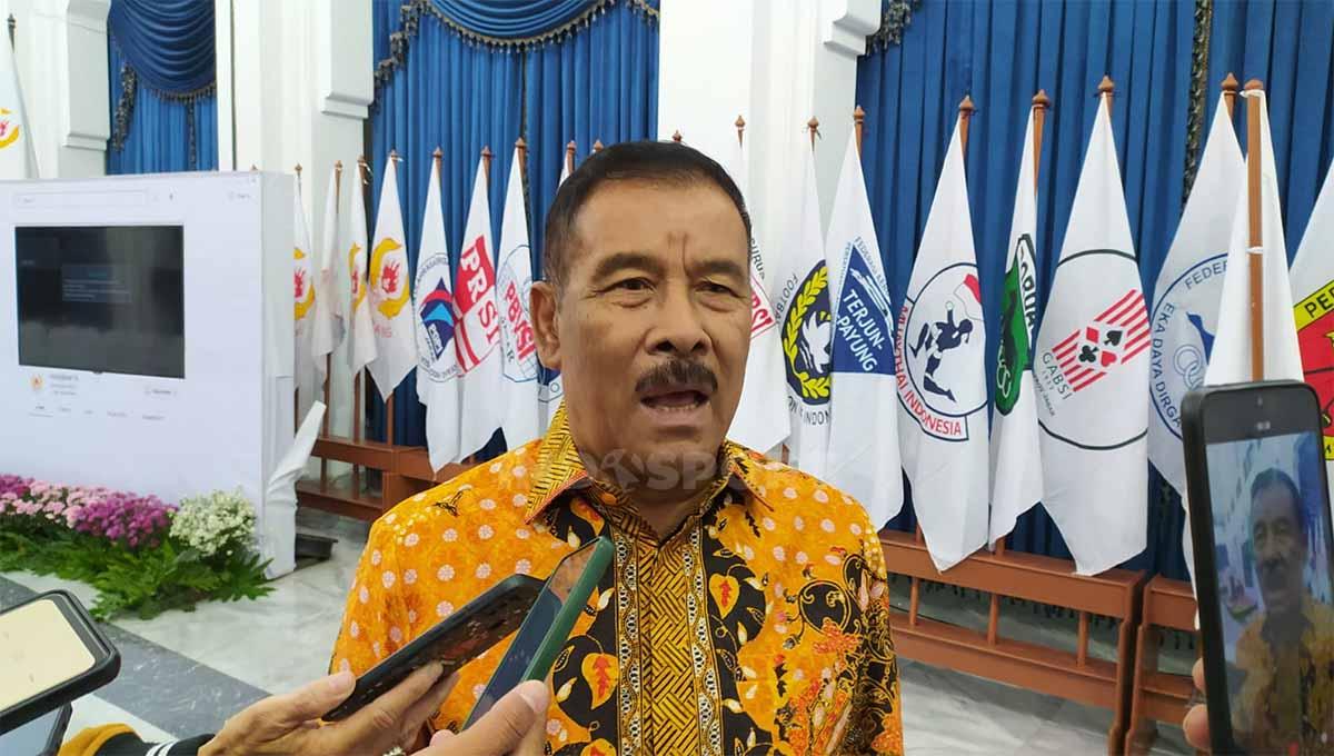 Komisaris PT PBB, Umuh Muchtar saat menghadiri pelantikan kepengurusan KONI Jabar 2022-2026 di Gedung Sate, Kota Bandung, Selasa (21/02/23). - INDOSPORT