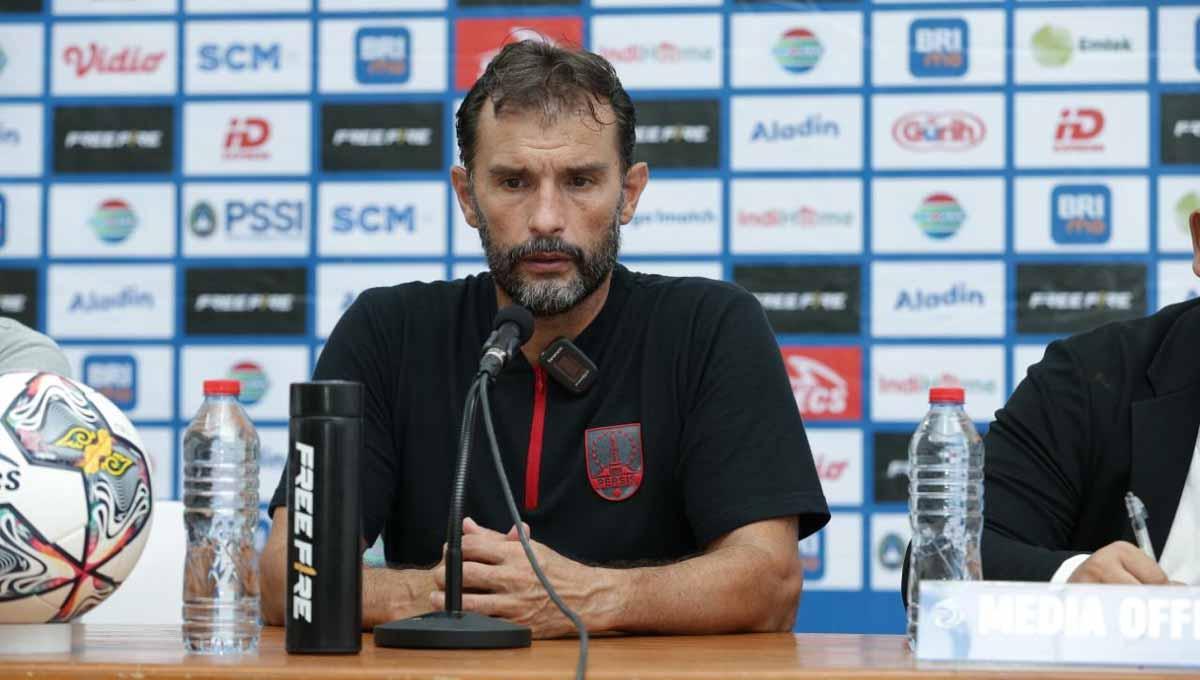 Pelatih Persis Solo, Leonardo Medina. (Foto: MO Persis Solo) - INDOSPORT