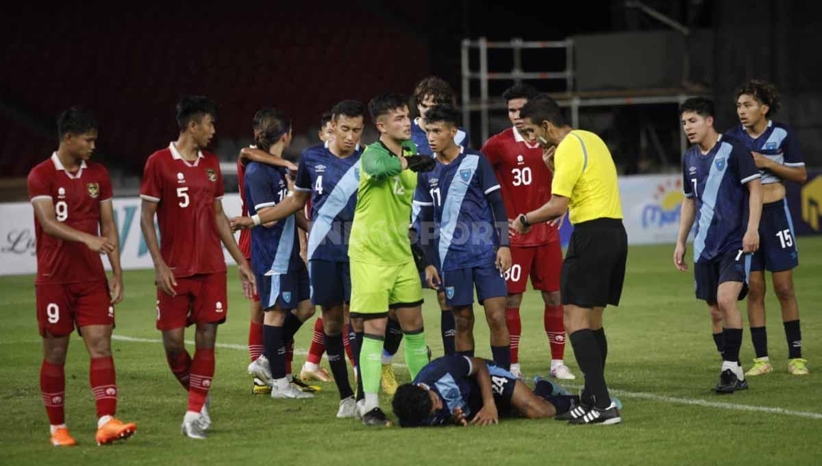 Pertandingan antara Timnas Indonesia melawan Guatemala pada Turnamen Mini yang digelar PSSI sebagai persiapan Piala Asia U-20 2023 di Stadion GBK, Selasa (21/02/23).