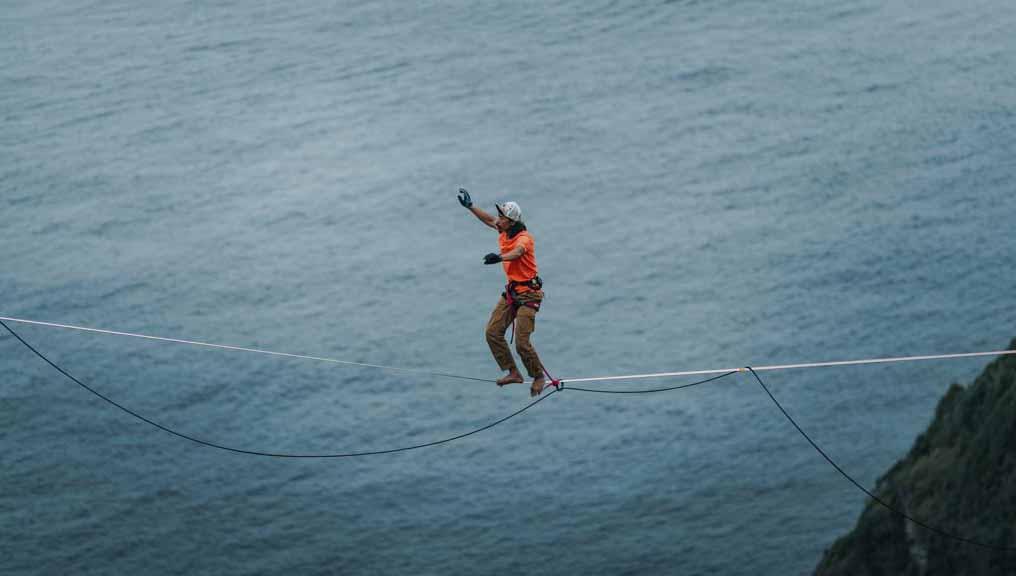 Komunitas Slackline Pushing Panda, Olahraga Ekstrem Berjalan di Atas Seutas Tali. (Foto: Komunitas Pushing Panda) - INDOSPORT